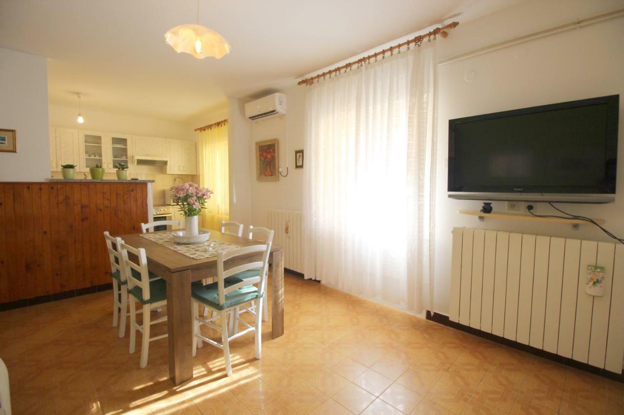 Apartment Agnese Ровин Екстериор снимка